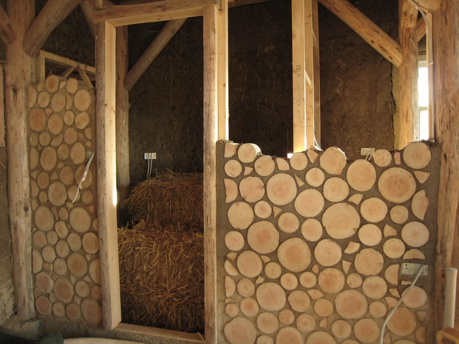 поленья, уложенные по технологии Cordwood