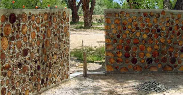 забор, изготовленный по технологии Cordwood